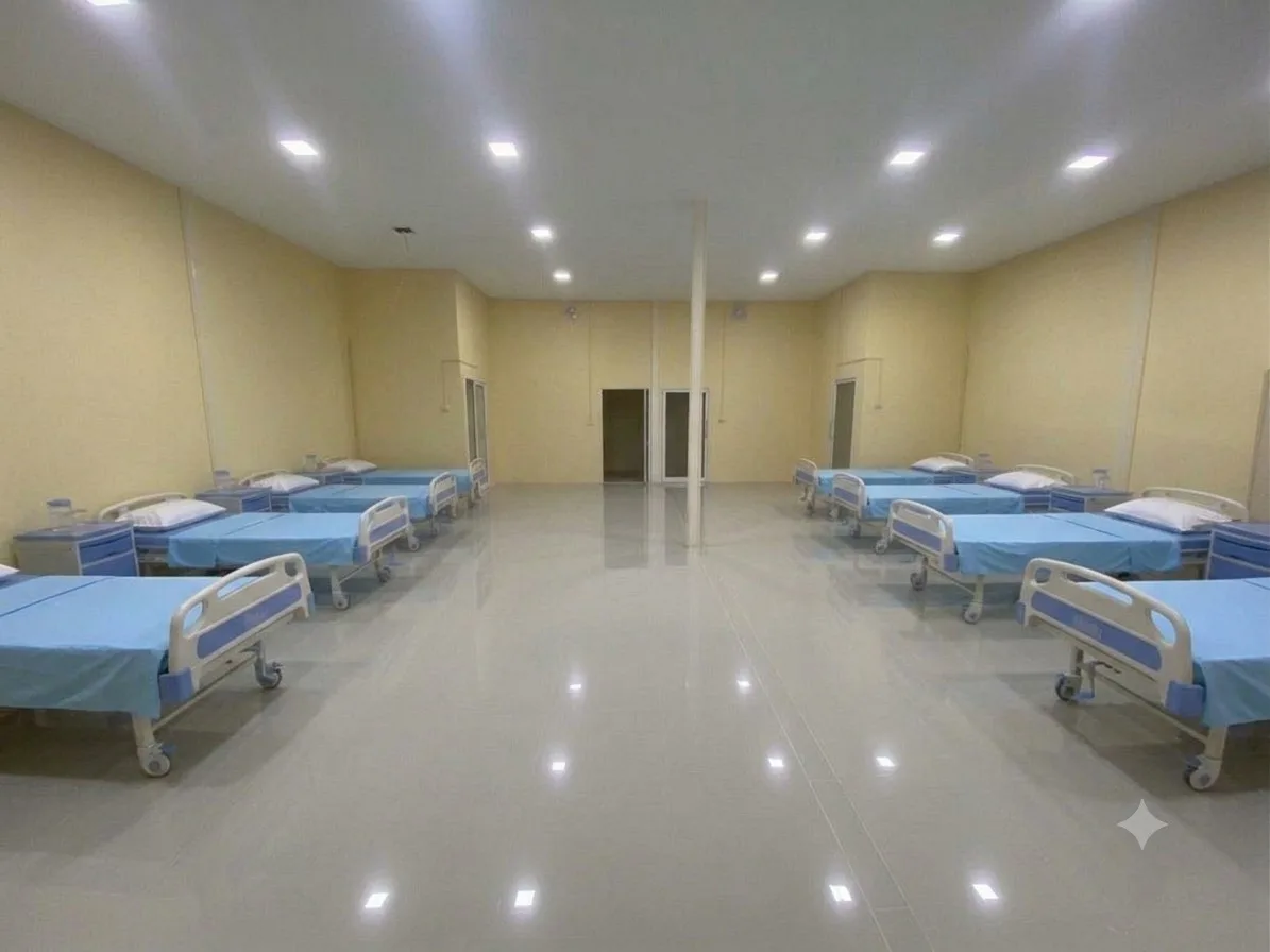 ห้องพักรวมของศูนย์ พร้อมเตียงผู้ป่วยมาตรฐาน